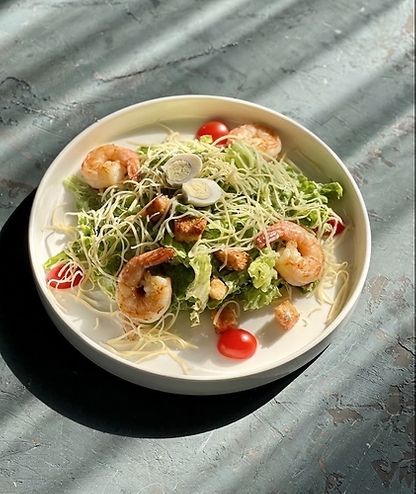 Салат Цезарь с креветками