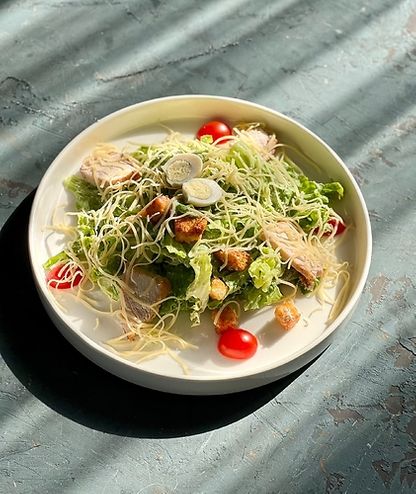Салат Цезарь с курицей