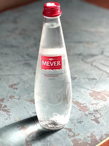 Вода минеральная без газа 0,5л.